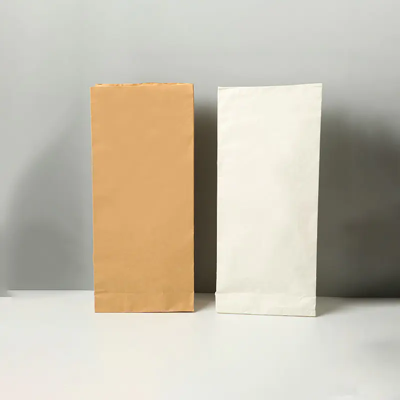 Weißes Kraftpapier mit natürlicher Kraftpapierbeutel
